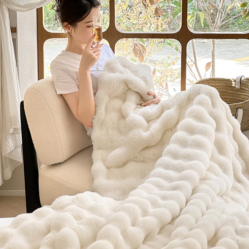 Milk Velvet Blanket – gaisīgs luksusa stils, vienkrāsains raksts, svars 300–500 g, piemērots rudenim un ziemai