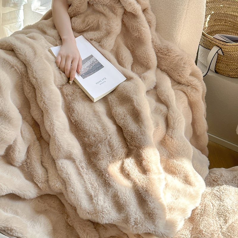 Milk Velvet Blanket – gaisīgs luksusa stils, vienkrāsains raksts, svars 300–500 g, piemērots rudenim un ziemai