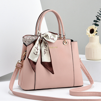 Női PU crossbody táska, lokomotív stílus, vízszintes négyzet alakú forma, cipzáras nyitás, belső cipzáros zseb