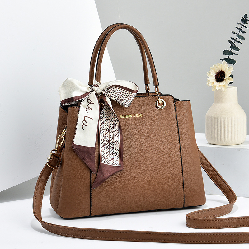 Női PU crossbody táska, lokomotív stílus, vízszintes négyzet alakú forma, cipzáras nyitás, belső cipzáros zseb