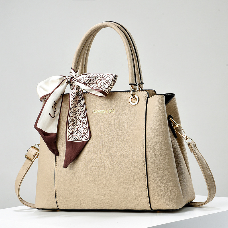 Női PU crossbody táska, lokomotív stílus, vízszintes négyzet alakú forma, cipzáras nyitás, belső cipzáros zseb