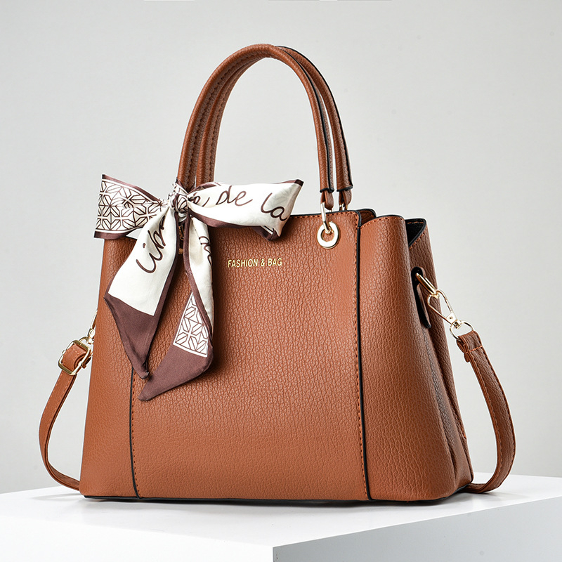 Női PU crossbody táska, lokomotív stílus, vízszintes négyzet alakú forma, cipzáras nyitás, belső cipzáros zseb