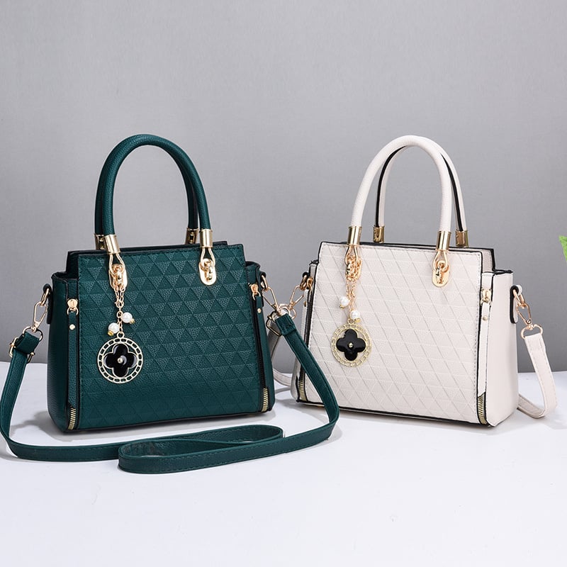Koreai stílusú női táska nagy kapacitással — crossbody egy vállon viselhető, PU anyag, Locomotive bag, horizontális négyzetes forma, cipzár