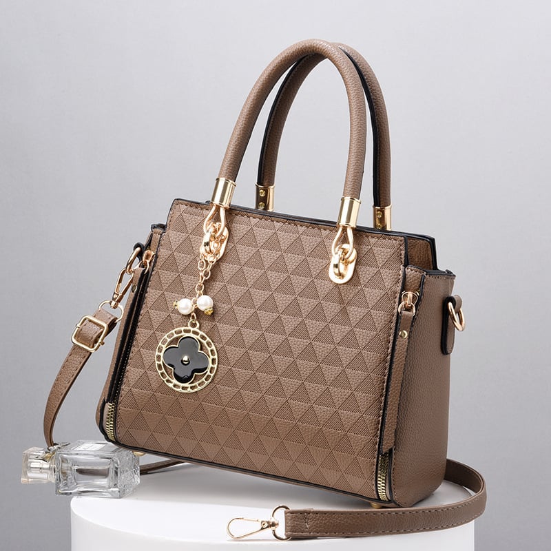 Koreai stílusú női táska nagy kapacitással — crossbody egy vállon viselhető, PU anyag, Locomotive bag, horizontális négyzetes forma, cipzár