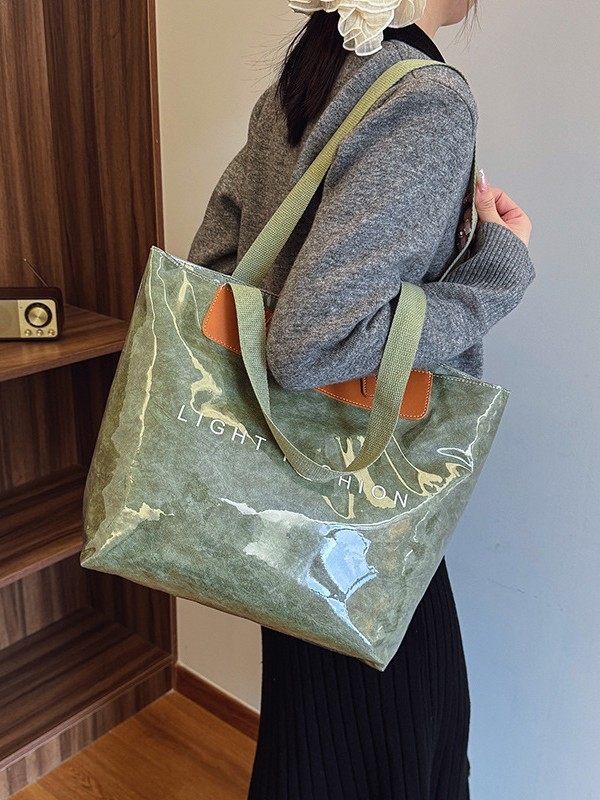 Táska Tote — Városi minimalist stílus, vízszintes négyszögletes alak, cipzár, belső zsebek telefonra és személyi igazolvány számára, poliészter bélés