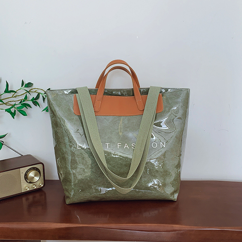 Táska Tote — Városi minimalist stílus, vízszintes négyszögletes alak, cipzár, belső zsebek telefonra és személyi igazolvány számára, poliészter bélés