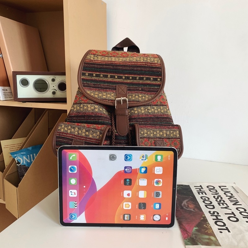 kanvas mugursoma etniskā-nacionālā stilā ar šņorēšanas aizvēršanu, iekšējā kabata ar rāvējslēdzēju, poliestera oderējums