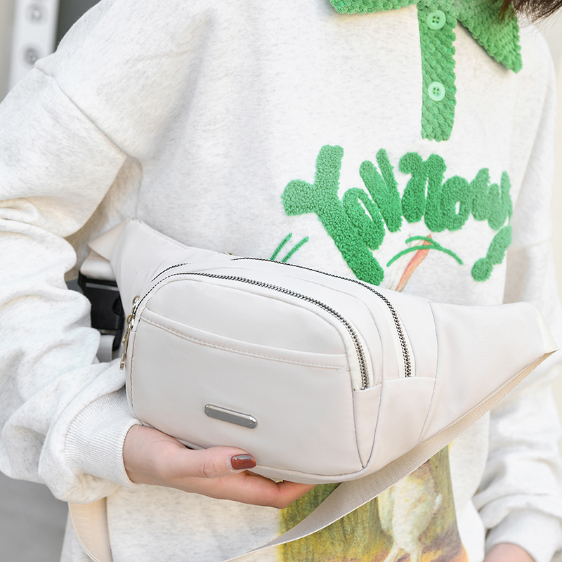 Vidukļa soma, Daudzfunkcionāla ikdienas lietošanai, neilons ārējā daļa, poliestera odere, rāvējslēdzējs, slēpta rāvējslēdzēja kabata, mīksta