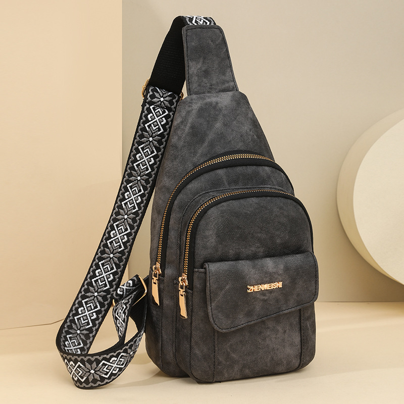 Sieviešu retro crossbody soma (materiāls: PU āda; iekšējā odere: poliesters; atvērums: rāvējslēdzējs; iekšējie kabati: rāvējslēdzēja kabata un tālruņa kabata; mīksta konstrukcija)