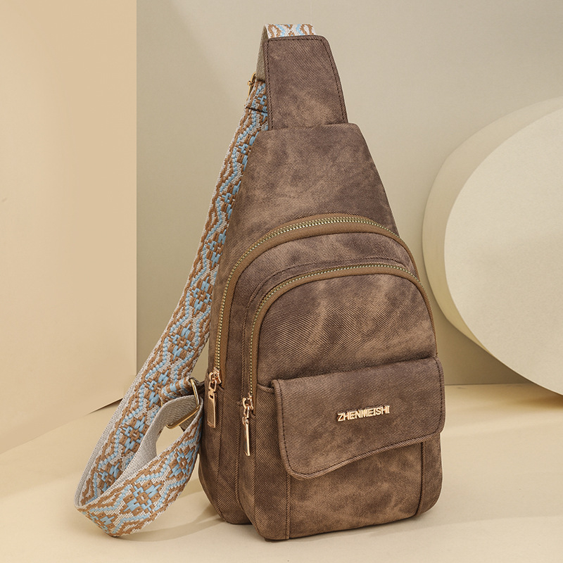 Sieviešu retro crossbody soma (materiāls: PU āda; iekšējā odere: poliesters; atvērums: rāvējslēdzējs; iekšējie kabati: rāvējslēdzēja kabata un tālruņa kabata; mīksta konstrukcija)