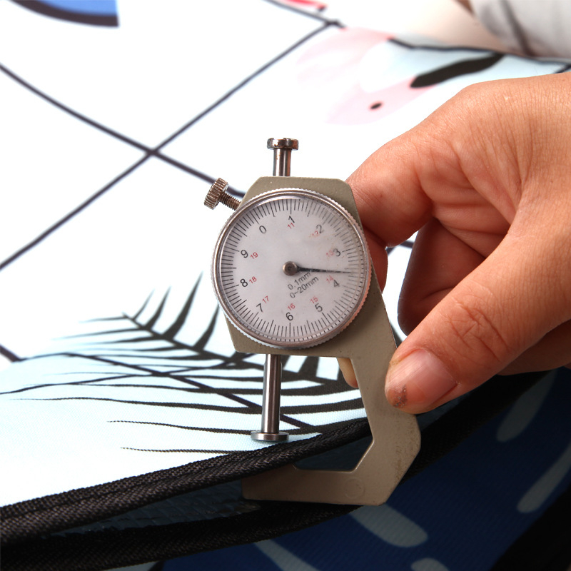 Ārējā mitrumizturīgā piknika sega — poliesteres šķiedra, Oxford audums, ūdensnecaurlaidīgs slānis ar alumīnija foliju, pārnēsājama pludmalei un piknikam