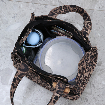 Τσαντάκι για μεσημεριανό γεύμα με λεοπάρ σχέδιο, βελούδινο υλικό, οριζόντιου τετράγωνου σχήματος, φερμουάρ, εσωτερική θήκη για ID, πολυεστερική επένδυση