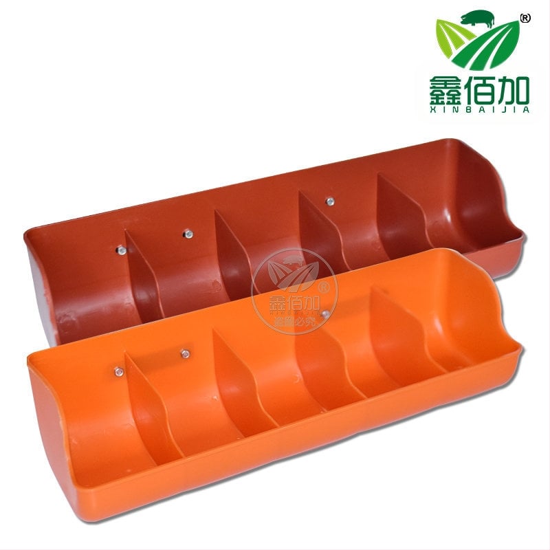 Plastmasas cūciņu barotava ar daudzām atverēm