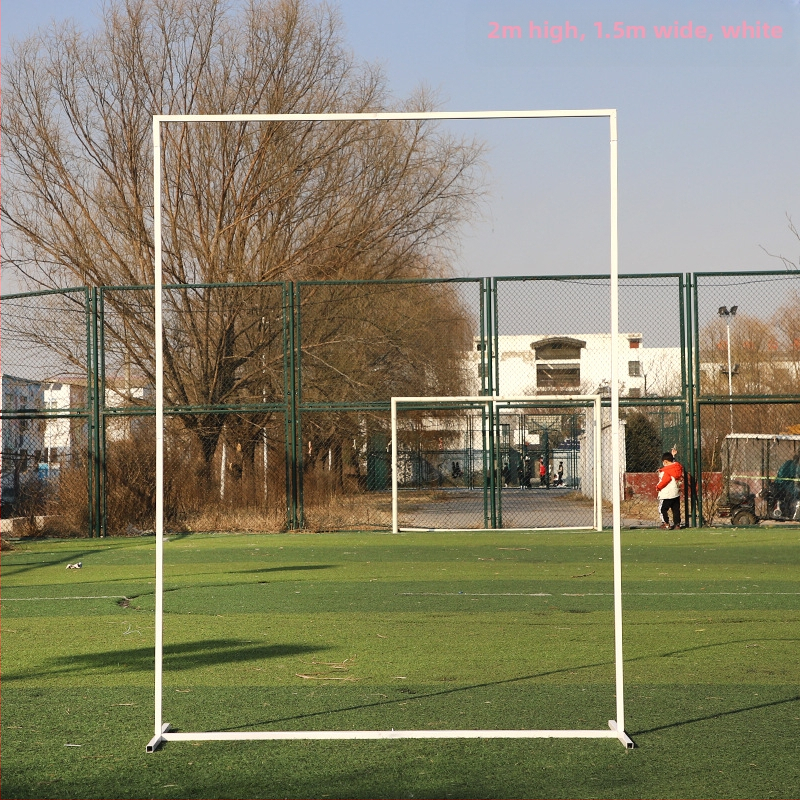 Kāzu arkāde no dzelzs ar ziedu statīvu, skatuvei – pielāgota apstrāde un iepakojums, piemērots kāzām