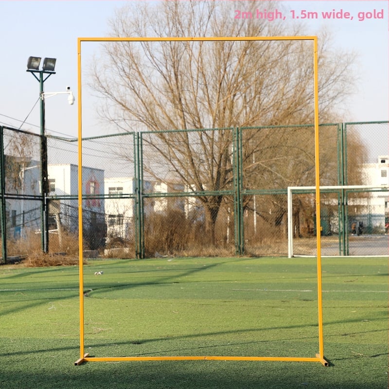 Kāzu arkāde no dzelzs ar ziedu statīvu, skatuvei – pielāgota apstrāde un iepakojums, piemērots kāzām