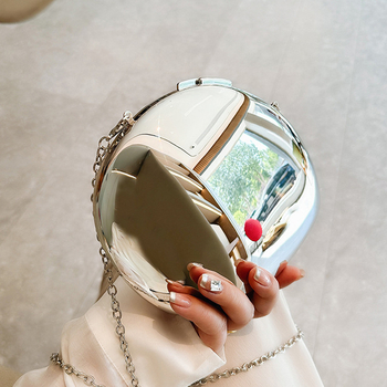 Акрилна черупкоподобна чантичка през рамо със заключване, вътрешни джобове за телефон и ID, подплата полиестер