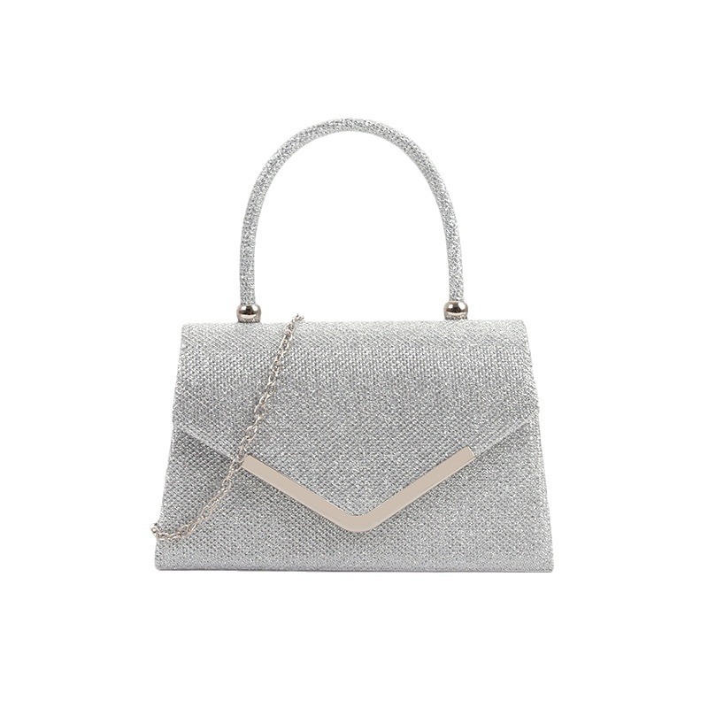 Вечерен клъч чанта, вертикална квадратна форма, полиестерен материал с полиестерна подплата, покрито отваряне, вътрешни джобове за телефон и лична карта