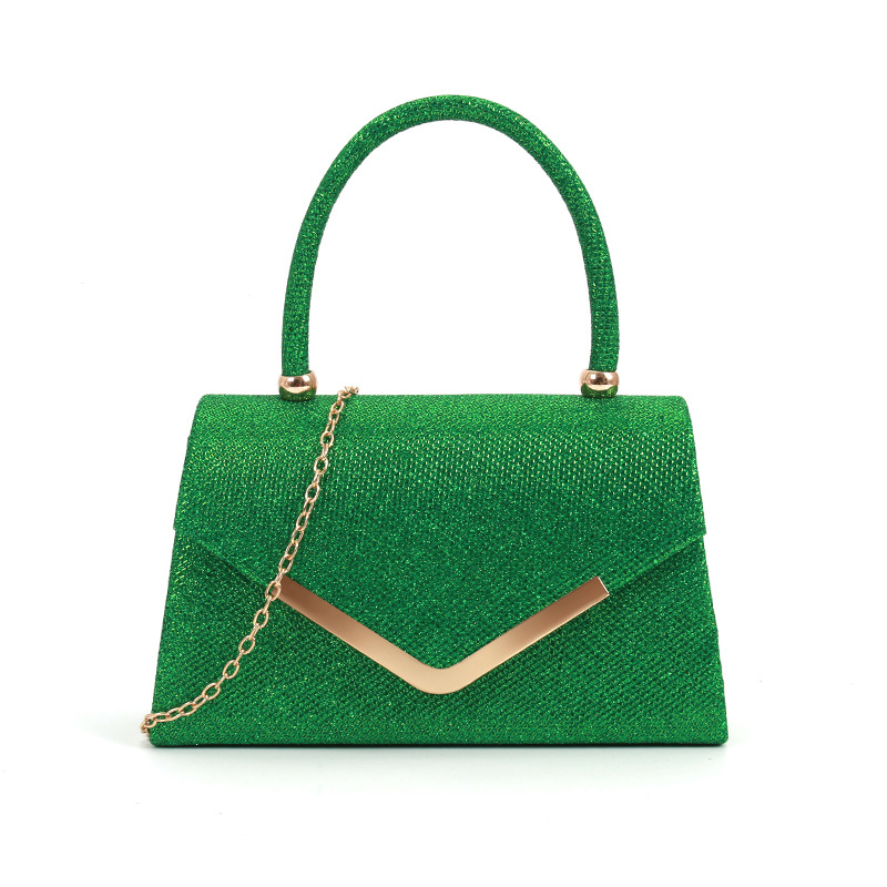 Вечерен клъч чанта, вертикална квадратна форма, полиестерен материал с полиестерна подплата, покрито отваряне, вътрешни джобове за телефон и лична карта