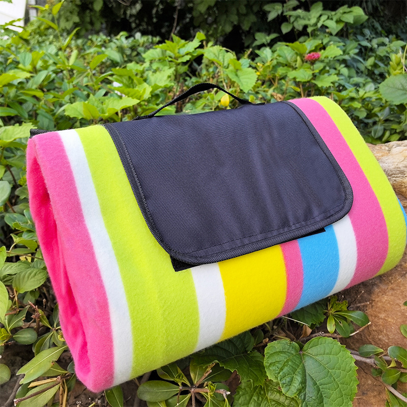 Bluebonny flanelas piknika sega ar alumīnija filmas mitruma aizsardzībai, 4–6 cilvēkiem