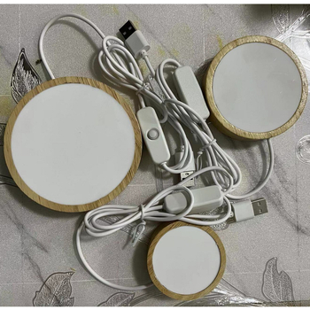 LED нощна лампа с основа от дъбово дърво и кръгла дифузионна плоча, модерен минималистичен декоративен елемент (дъбово дърво; дървен материал; кръгла дифузионна плоча; модерен минимализъм)