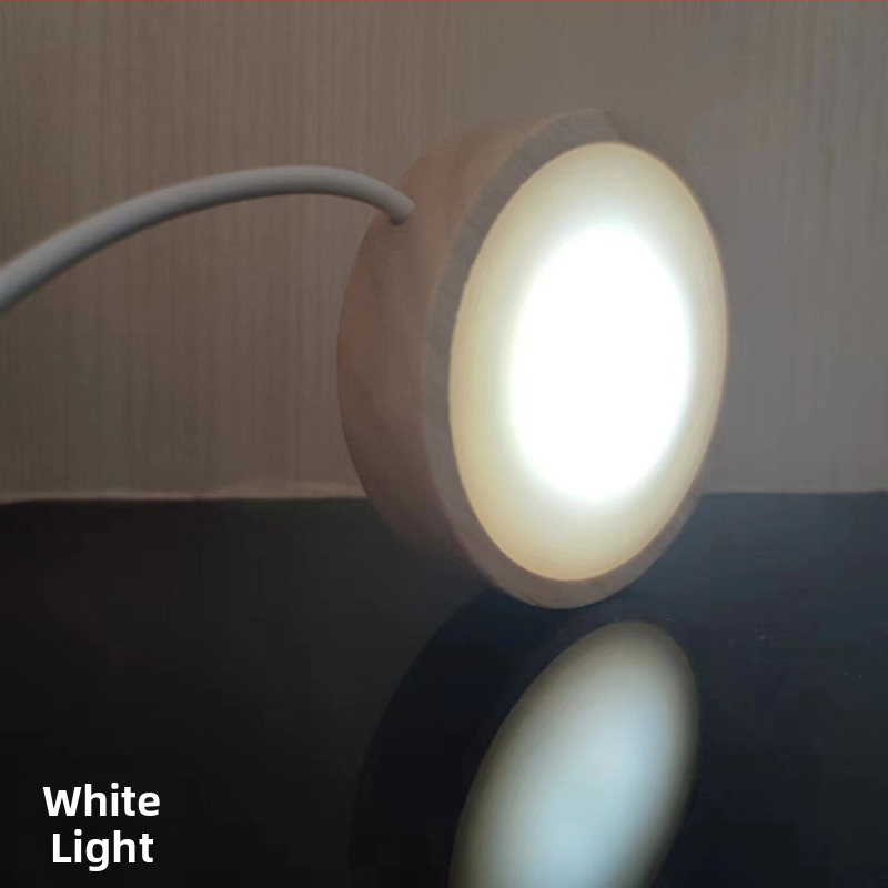 LED нощна лампа с основа от дъбово дърво и кръгла дифузионна плоча, модерен минималистичен декоративен елемент (дъбово дърво; дървен материал; кръгла дифузионна плоча; модерен минимализъм)