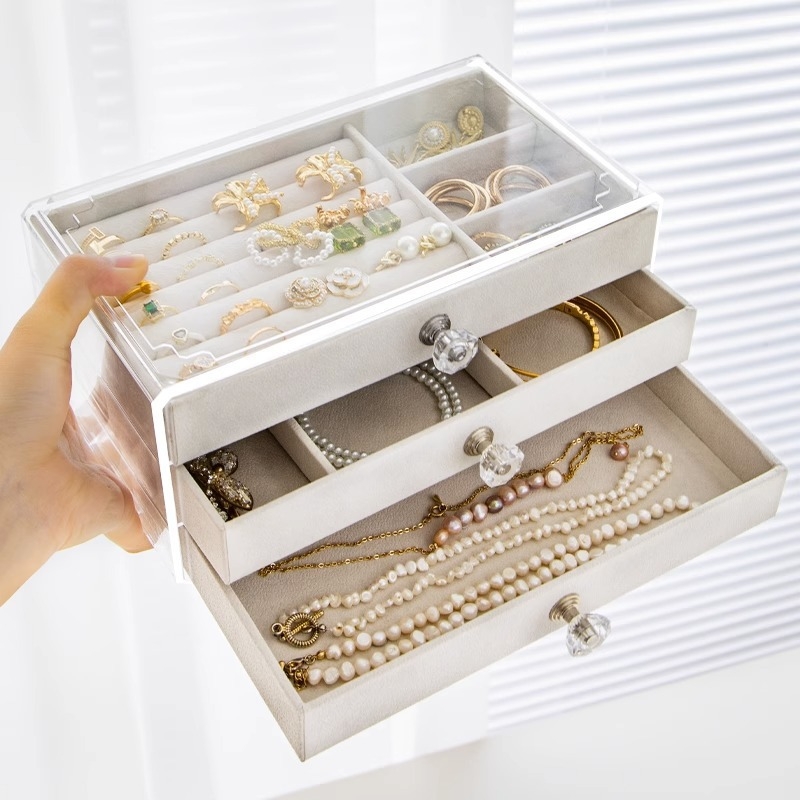 Juvelierizstrādājumu kastīte T-2325, āda