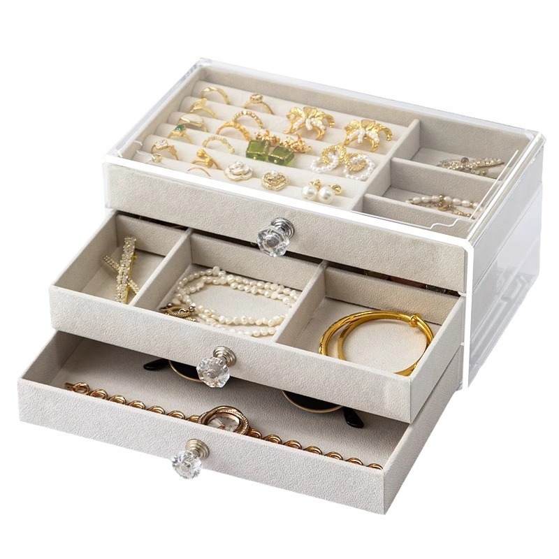 Juvelierizstrādājumu kastīte T-2325, āda