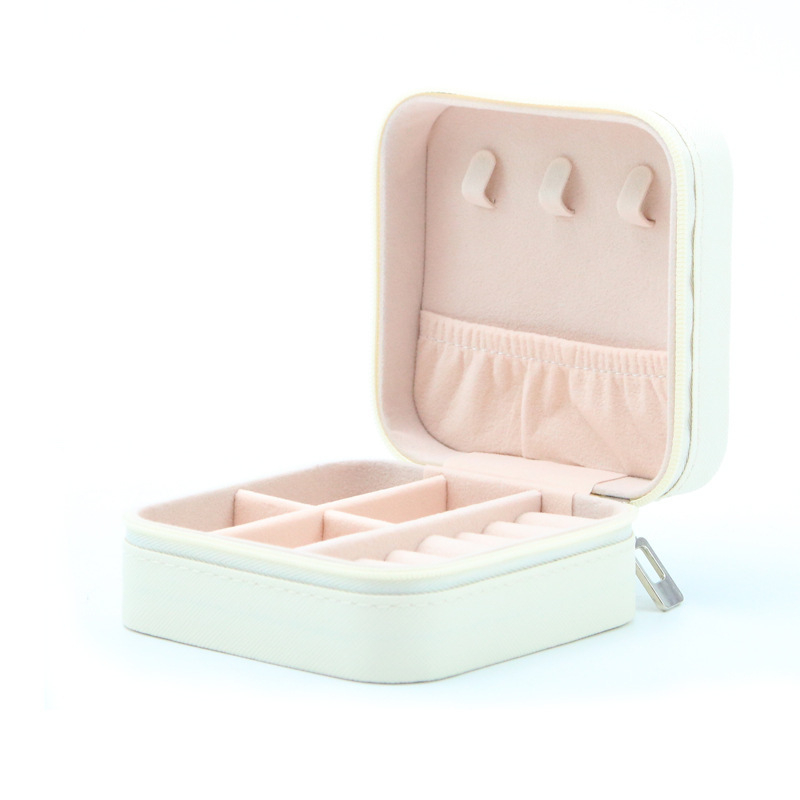 Juvelierizstrādājumu kastīte T-2325, āda