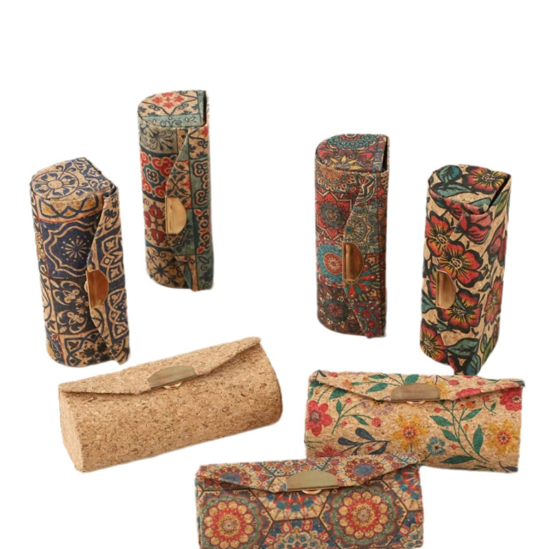 Lūpu krāsu kastīte – koka, korejiešu stilā, cieta konstrukcija, anime raksts, pielāgojama