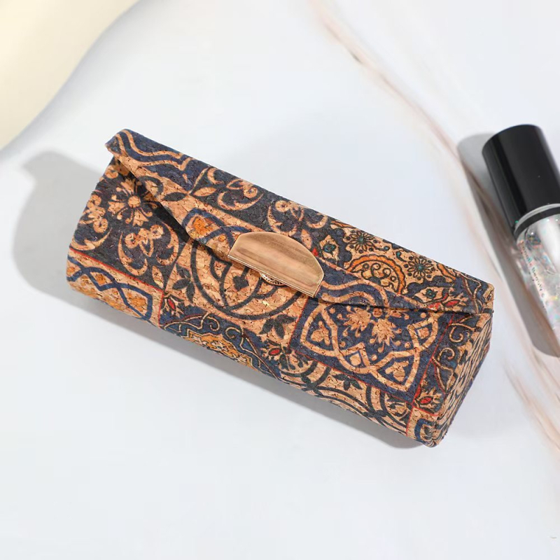 Lūpu krāsu kastīte – koka, korejiešu stilā, cieta konstrukcija, anime raksts, pielāgojama