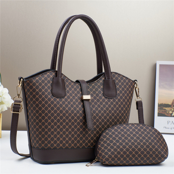 Crossbody soma no PU, kubveida forma, ar rāvējslēdzēja atvērumu, iekšējā rāvējslēdzēja kabata, trīs plecu siksnas, rudens 2024