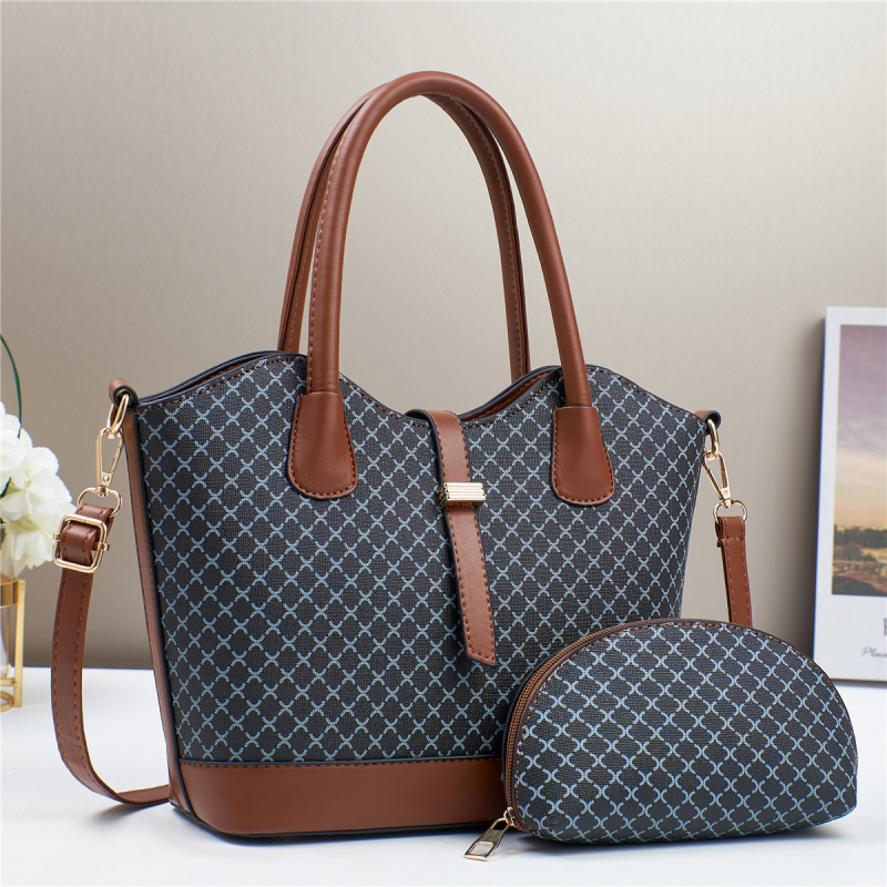 Crossbody soma no PU, kubveida forma, ar rāvējslēdzēja atvērumu, iekšējā rāvējslēdzēja kabata, trīs plecu siksnas, rudens 2024