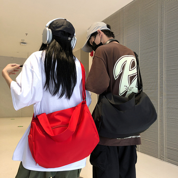 Γυναικεία τσάντα ώμου από νάιλον, σε στυλ δρόμου, Tote τσάντα, ορθογώνιο τετράγωνο σχήμα, φερμουάρ, εσωτερικό διαμέρισμα με φερμουάρ, επένδυση πολυεστέρα