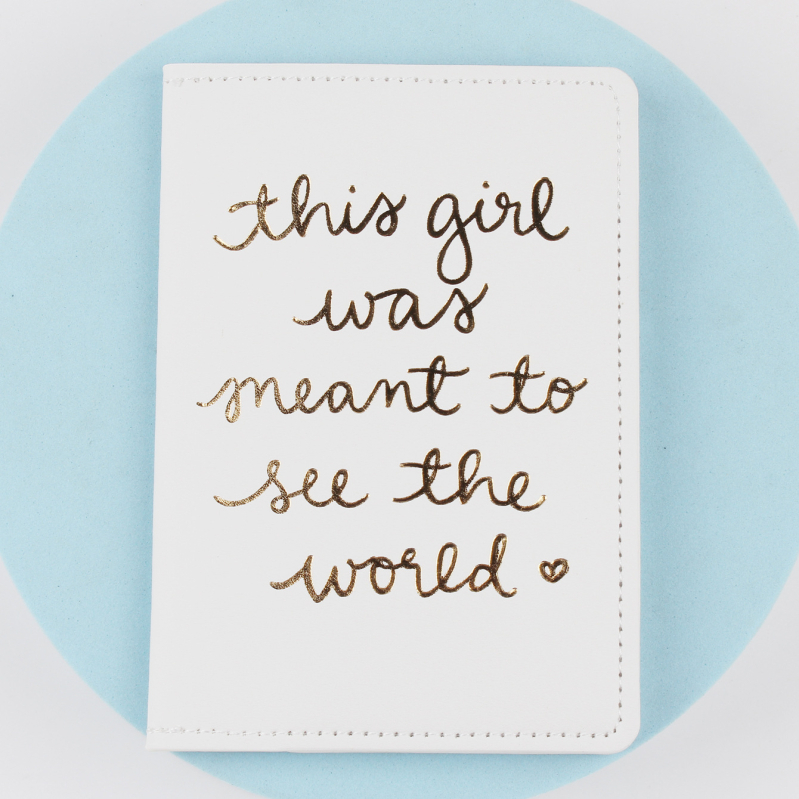 Pases turētājs — PU āda, burtiem raksts, universāls, biznesa ceļošanai, ūdensizturīgs un pret zādzību