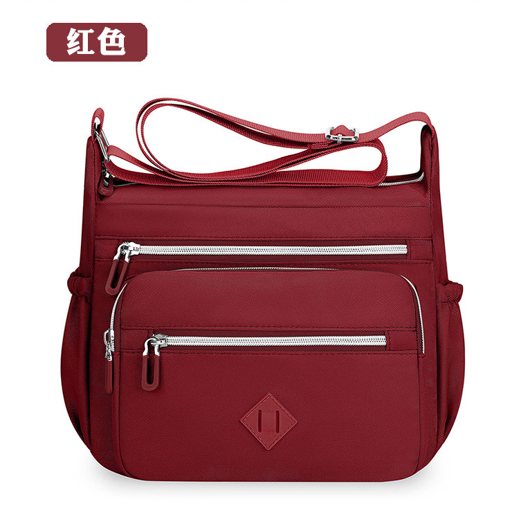 Crossbody táska, Kompozíciós anyagú szövet, Nylon bélés, Cipzáras záródás, Horizontális négyzet alakú sziluett