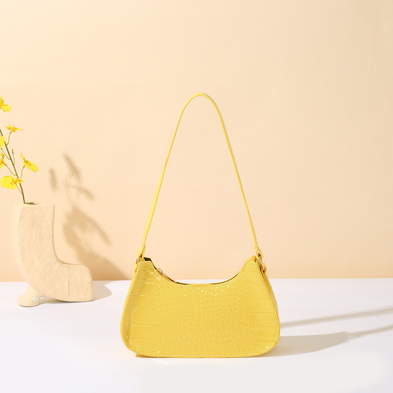 Ženska crossbody torbica, gradski minimalistički stil, PU materijal, pravokutni oblik, zatvaranje na zip, pretinac za telefon