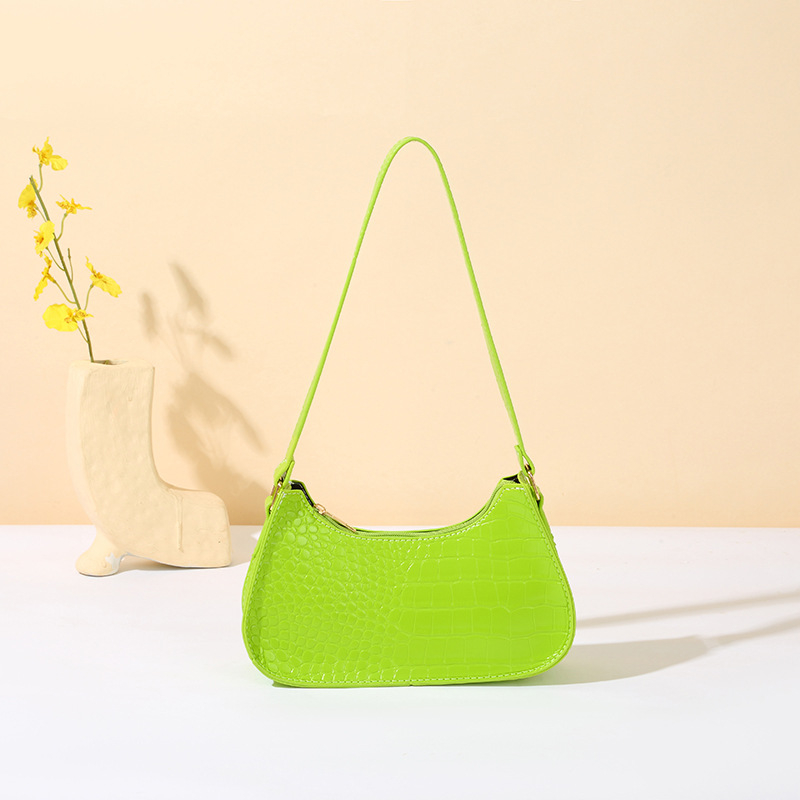 Ženska crossbody torbica, gradski minimalistički stil, PU materijal, pravokutni oblik, zatvaranje na zip, pretinac za telefon