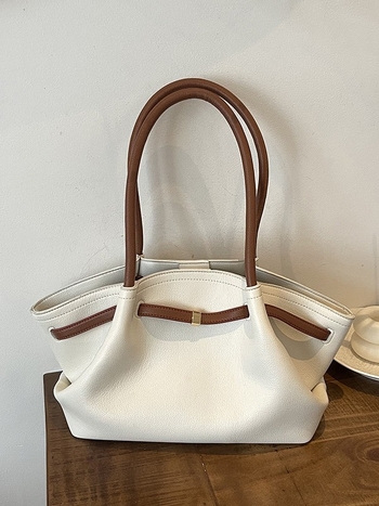 PU ženska torba kružnog oblika, zatvaranje na zip, unutarnji džep za mobitel, dvije naramenice