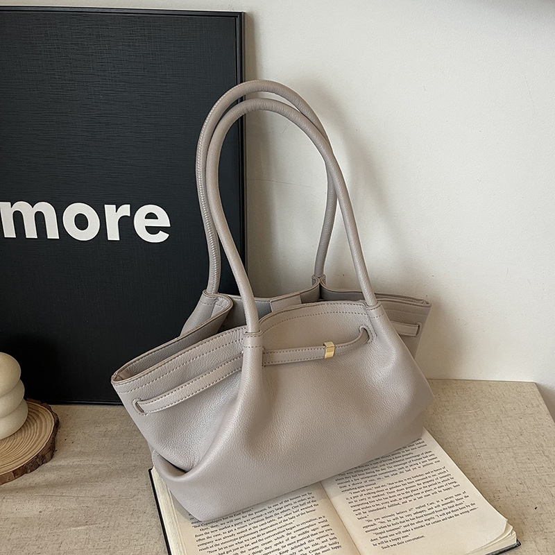 PU ženska torba kružnog oblika, zatvaranje na zip, unutarnji džep za mobitel, dvije naramenice