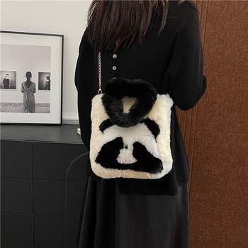 Βελούδινη Τσάντα Tote με φερμουάρ, επένδυση από πολυεστέρα, οριζόντιο τετράγωνο σχήμα, εσωτερική τσέπη με φερμουάρ, ένας ιμάντας ώμου.