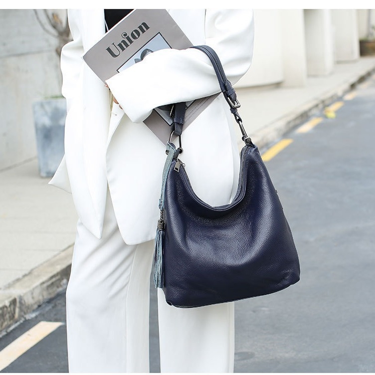 Ženska kožna bucket torba s zip zatvaračem, unutarnji pretinci: pretinac sa zipom, pretinac za identifikaciju — Brother Niu