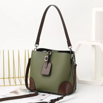 Kožna torba tip košare s magnetskim zatvaranjem, velika zapremina, dvostruki remeni, unutarnji džepovi sa zipom i džep za telefon