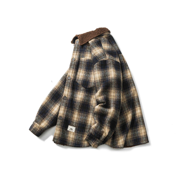 Muški karirani kaput s podstavom od ovčje vune i poliesterom ispunom, opuštenog kroja, jednoslojno kopčanje, rever, zima 2025