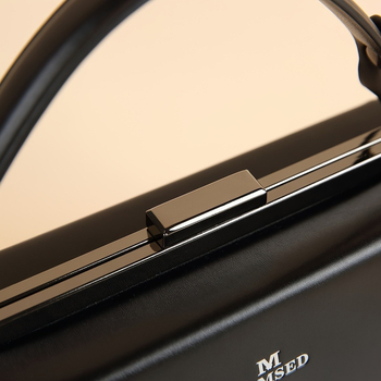 Τσάντα τύπου κουτί PU, οριζόντια τετράγωνη μορφή, επένδυση πολυεστέρα, εσωτερικό τσεπάκι με φερμουάρ, μεσαία σκληρότητα