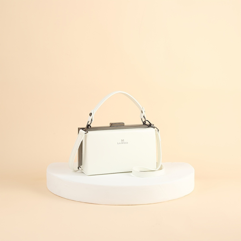 PU doboz táska, vízszintes négyzet alakú, poliészter bélés, belső cipzáras zseb, közepesen merev konstrukció