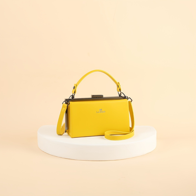 PU doboz táska, vízszintes négyzet alakú, poliészter bélés, belső cipzáras zseb, közepesen merev konstrukció