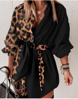 Риза-рокля с леопардов принт и контрастно шиене, полиестер, V-образно деколте, къс ръкав, А-линейна силуета, средна дължина