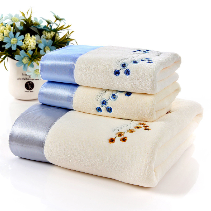 Σετ μικροϊνών πετσετών μπάνιου με δαντέλα, σετ δώρου σε κουτί - 80% πολυεστερικά νήματα + 20% πολυαμίδιο, υπερφίνες ίνες, απορρόφηση 0–5 s, βάρος 95–360 g, εκτυπωμένο λογότυπο