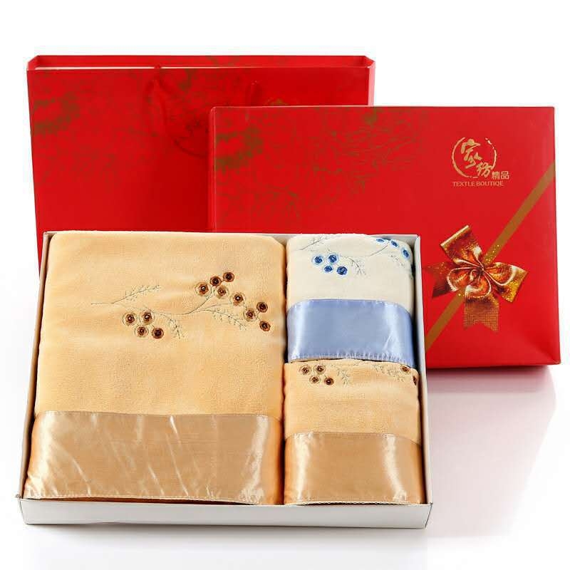 Σετ μικροϊνών πετσετών μπάνιου με δαντέλα, σετ δώρου σε κουτί - 80% πολυεστερικά νήματα + 20% πολυαμίδιο, υπερφίνες ίνες, απορρόφηση 0–5 s, βάρος 95–360 g, εκτυπωμένο λογότυπο