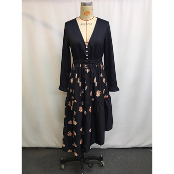 Φόρεμα με 3D μοτίβο και εκτύπωση, ακανόνιστη σιλουέτα, μεσαίο μήκος, στρογγυλός λαιμός, μακριά μανίκια